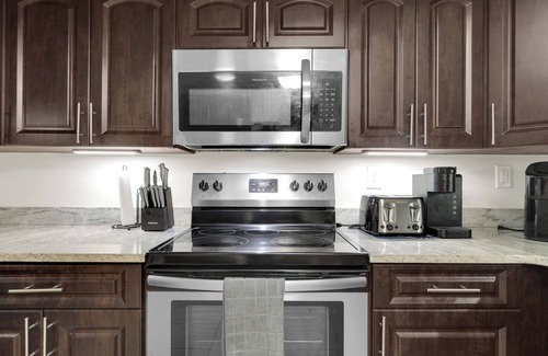 Holiday House | Charming 4-bedroom house next to beaches!