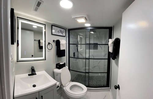 Lansing House | Charming 4-bedroom house with AC and WiFi in superb Lansing