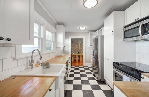 Squire Park House | Charming 4-bedroom house at Seattle University Campus