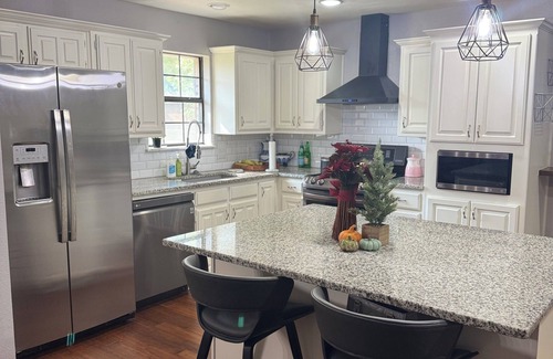 Denton House | Charming 4-bedroom house with AC and WiFi in pleasant Denton