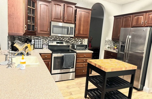 Willow Bend House | Charming 4 bedroom house with WiFi, AC in welcoming Lutz