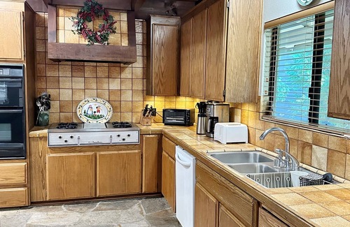 Bass Lake House | Charming 4-bedroom Lakefront house in delightful Bass Lake, Private Cove!