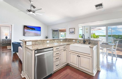 Isles of Capri House | Charming 4 bedroom, Pool, Dock, Bay View on Isles Of Capri, Naples Marco Island