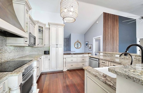 Isles of Capri House | Charming 4 bedroom, Pool, Dock, Bay View on Isles Of Capri, Naples Marco Island