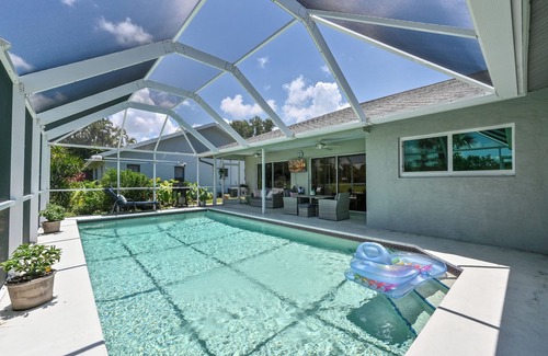 Central Naples Cottage | Charming 4-bedroom pool home with AC, in Naples FL