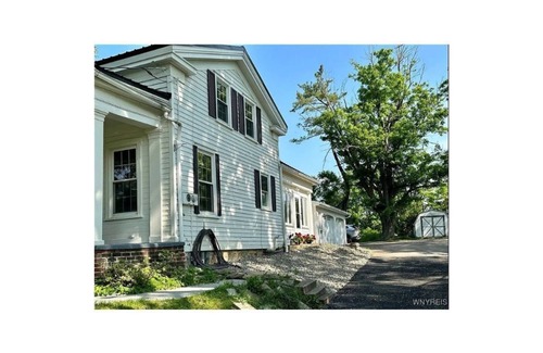 Orchard Park House | Charming 4-bedroom house with AC in Orchard Park - hometown of the Buffalo Bills