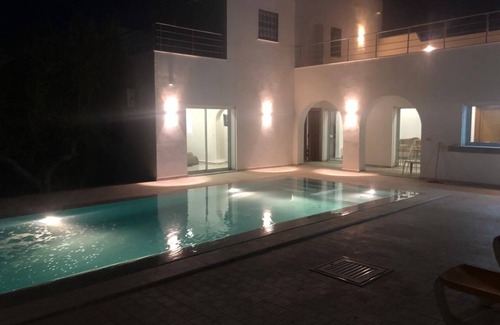 Fatou Villa | Charming 4-bedroom villa with swimming pool.WiFi and AC in djerba Houmt Souk