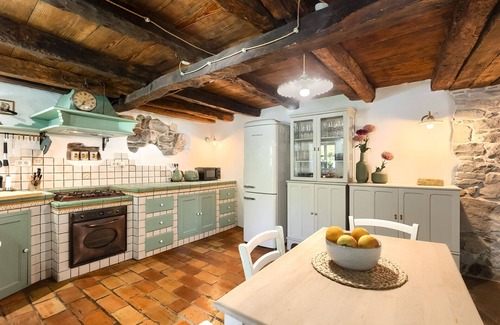 Buzet Villa | Charming 4-bedroom villa with AC and WiFi in welcoming Buzet