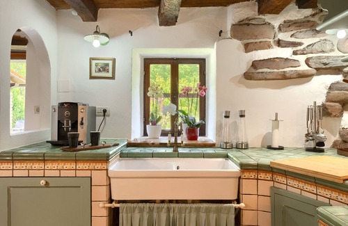 Buzet Villa | Charming 4-bedroom villa with AC and WiFi in welcoming Buzet