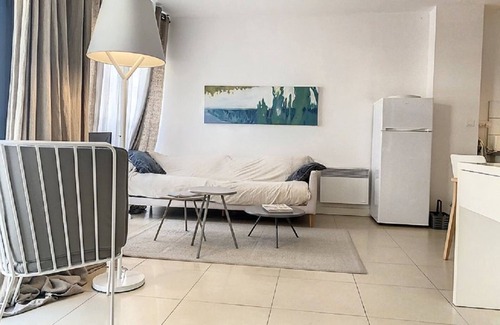 Stella-Plage Apartment | Charming 4-Person Home Near Beach with Stylish Decor