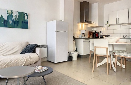 Stella-Plage Apartment | Charming 4-Person Home Near Beach with Stylish Decor