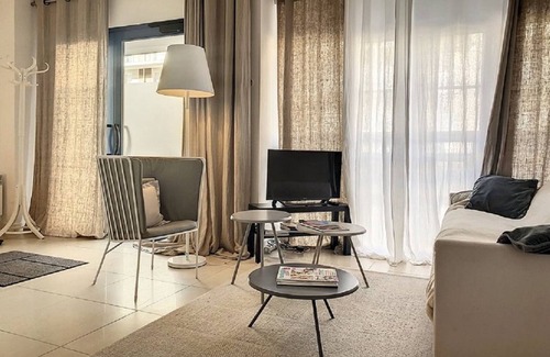 Stella-Plage Apartment | Charming 4-Person Home Near Beach with Stylish Decor