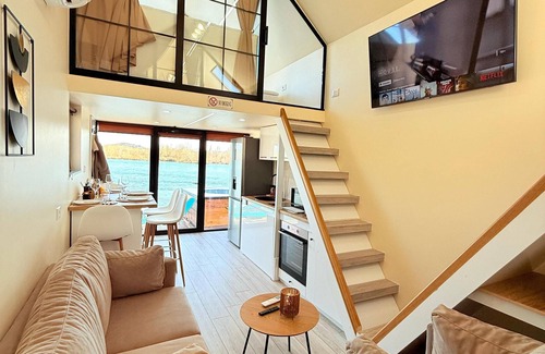 Shkoder County House | Charming 446 Tiny House 2-bedroom mobile home with AC, WiFi in delightful Zues