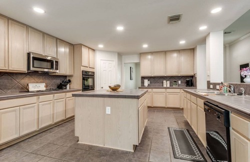 Johnson City House | Charming 4BDRM Home/Pool & Hot Tub/Near Wineries!