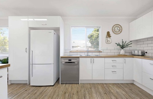 Maroochydore House | Charming 5-Bed Coastal Escape in Maroochydore