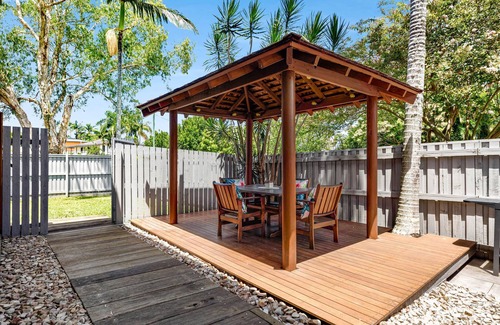 Maroochydore House | Charming 5-Bed Coastal Escape in Maroochydore