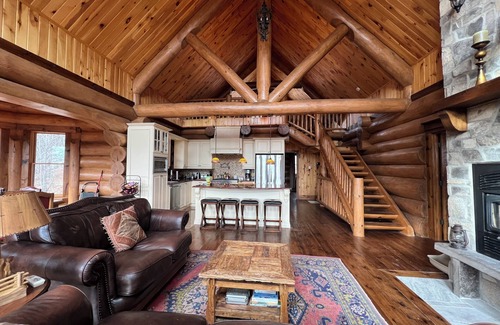 Wentworth Cabin | Charming 5-bedroom cabin with AC and WiFi