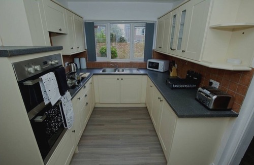 St. Mary's House | Charming 5 Bedroom House in Bexley
