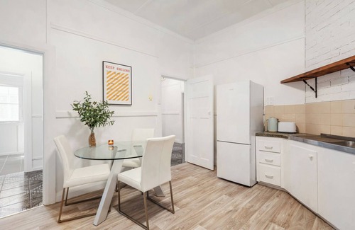 Dubbo House | Charming 5-Bedroom in Dubbo, 5 mins Drive to Mall