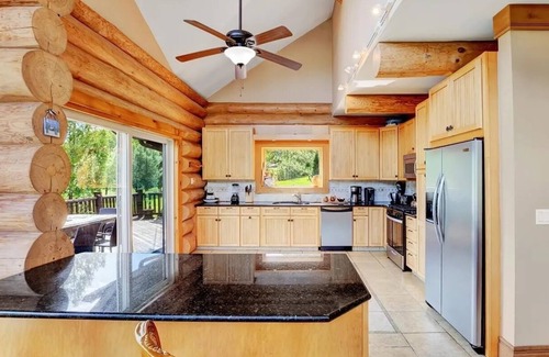 Hunter Cabin | Charming 5-bedroom Lake Log cabin in marvelous Lanesville