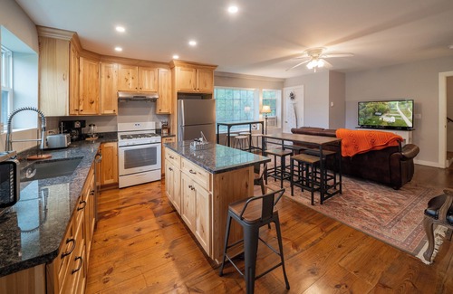 Cooperstown House | Charming 5-bedroom barn with WiFi, AC in superb Cooperstown