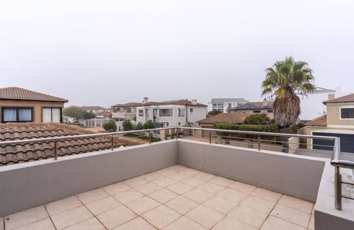 Big Bay Cottage | Charming 6-bedroom cottage with WiFi, AC in beautiful Cape Town