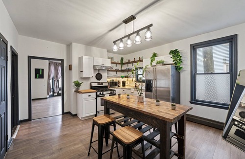 West End House | Charming 6-bedroom house - close to all in Providence