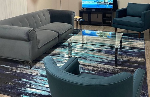 Sacramento Villa | Charming 7 bedroom on 1 acre lot near Downtown Sacramento