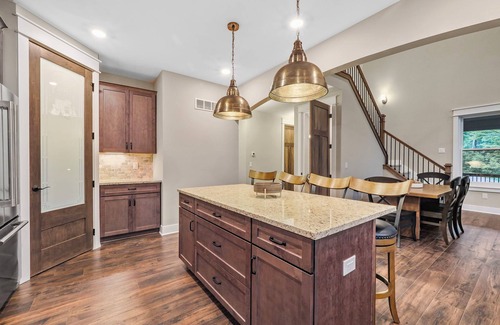 Boyne City House | Charming 7 BR home | Sleeps 17 Guests | 2 Fireplaces |New hot tub