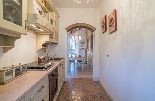 Civenna Apartment | Charming 80 sqm apartment with independent entrance in a large residence surrounded by greenery (steps to access the structure). The accommodation is located on the ground floor of a villa and can host up to 4 people. It offers an enchanting view of the