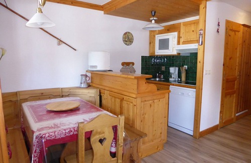 Pralognan-la-Vanoise Apartment | Charming Apartment in Prime Location - Central Pralognan-la-Vanoise