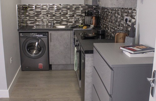 West Bromwich Apartment | Charming Accommodation Close to Birmingham