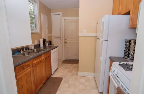 West Alameda House | Charming Alameda Getaway, Easy SF Access via Ferry