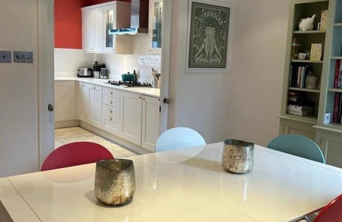 Barnes House | Charming and beautifully presented 2 bed house in Little Chelsea