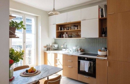 Cite Rouge Apartment | Charming and bright apartment with long balcony