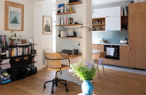Cite Rouge Apartment | Charming and bright apartment with long balcony