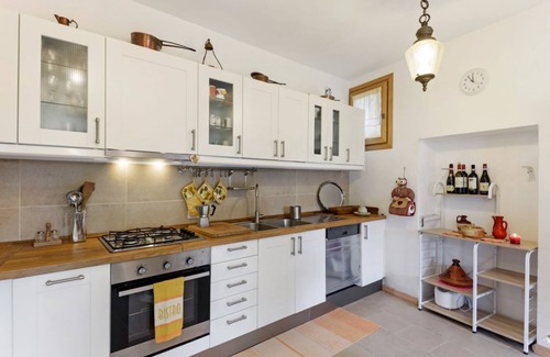 Cernobbio Apartment | Charming and bright flat for 5 people in Cernobbio, in the hamlet of Rovenna, on the way up to mount Bisbino.The apartment, furnished with vintage and modern furniture, comes with private parking and enjoyable outdoor spaces, like the pergola in the gard