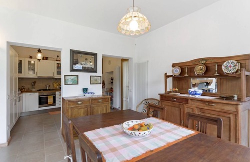Cernobbio Apartment | Charming and bright flat for 5 people in Cernobbio, in the hamlet of Rovenna, on the way up to mount Bisbino.The apartment, furnished with vintage and modern furniture, comes with private parking and enjoyable outdoor spaces, like the pergola in the gard