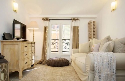 Old Town Apartment | Charming and Elegant Apartment in the heart of Old Nice (200m Sea)