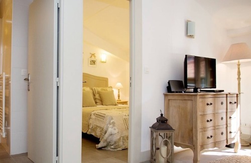 Old Town Apartment | Charming and Elegant Apartment in the heart of Old Nice (200m Sea)