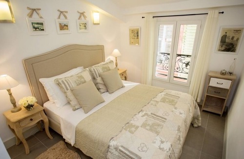Old Town Apartment | Charming and Elegant Apartment in the heart of Old Nice (200m Sea)