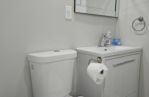 Transcona Bed & Breakfast | Charming and exclusive 2-bedroom basement in Winnipeg with WiFi, AC