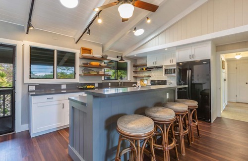 Hanalei House | Charming and Immaculate - Walkable to Beach and Town - Sleeps 10