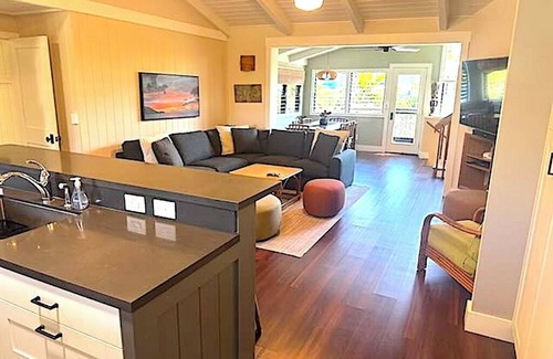 Hanalei House | Charming and Immaculate - Walkable to Beach and Town - Sleeps 10