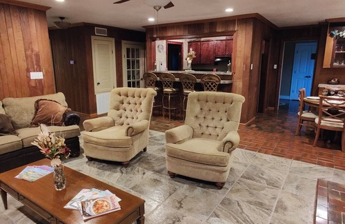 Lake Charles House | Charming and Spacious 2000 sqft Home Located in Midtown Lake nnCharles, LA.
