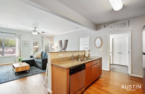 West Campus Apartment | Charming and Spacious Apt in Austin with a Pool!
