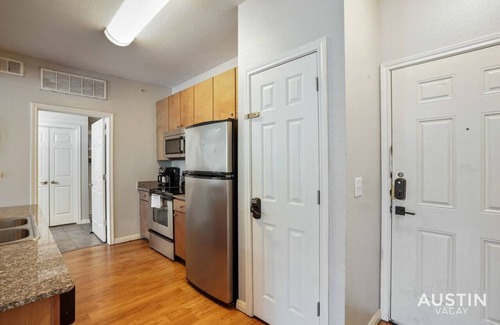 West Campus Apartment | Charming and Spacious Apt in Austin with a Pool!