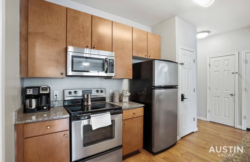 West Campus Apartment | Charming and Spacious Apt in Austin with a Pool!