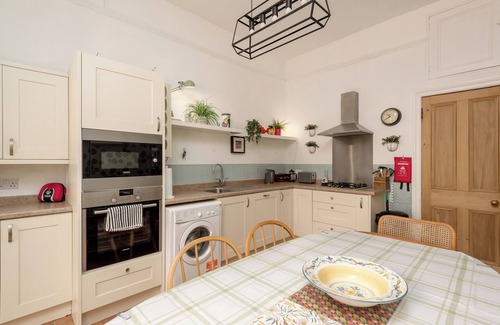 Marchmont Apartment | Charming and spacious two-bedroom apartment. Sleeps 4.