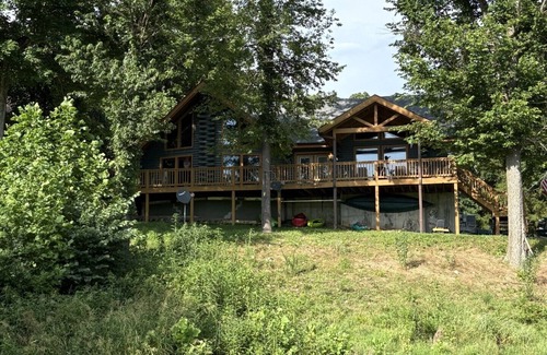 Doniphan Cabin | Charming and spacious cabin on Current River. Hunters welcome!